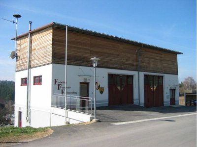 Das ab 2010 erweiterte Feuerwehrhaus (Stand 2015)