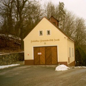 Das 1963 errichtete Feuerwehrhaus vor dem Zubau im Jahr 1994